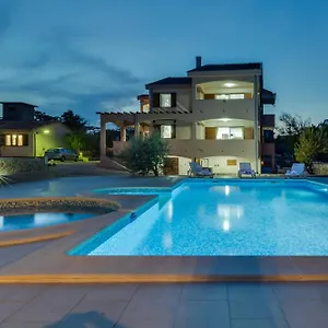 Zlatni Dvori Zadarvillas Ražanac